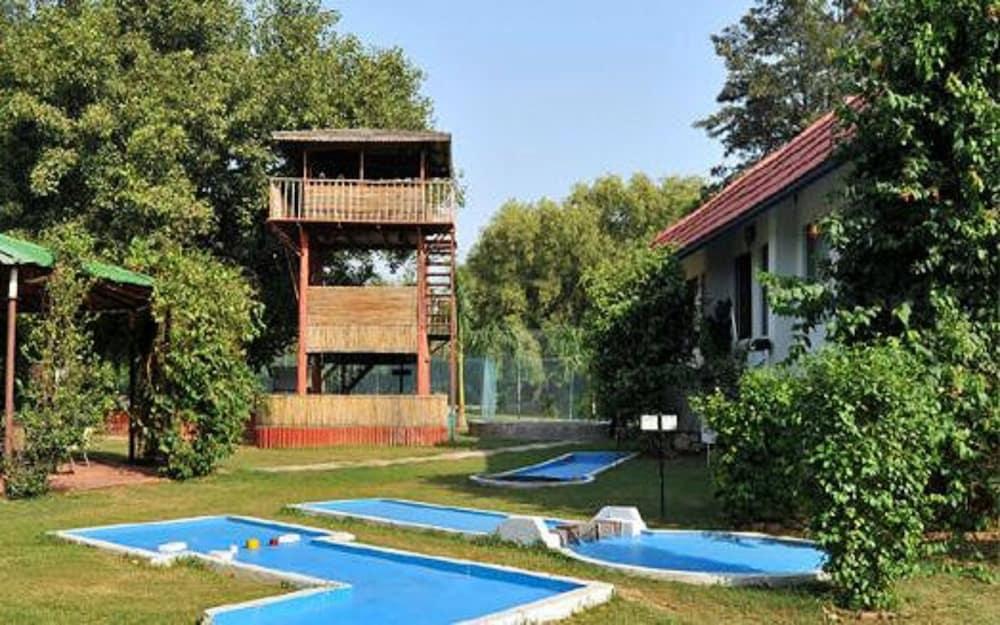 Best Western Resort Country Club Γκουργκάον Εξωτερικό φωτογραφία