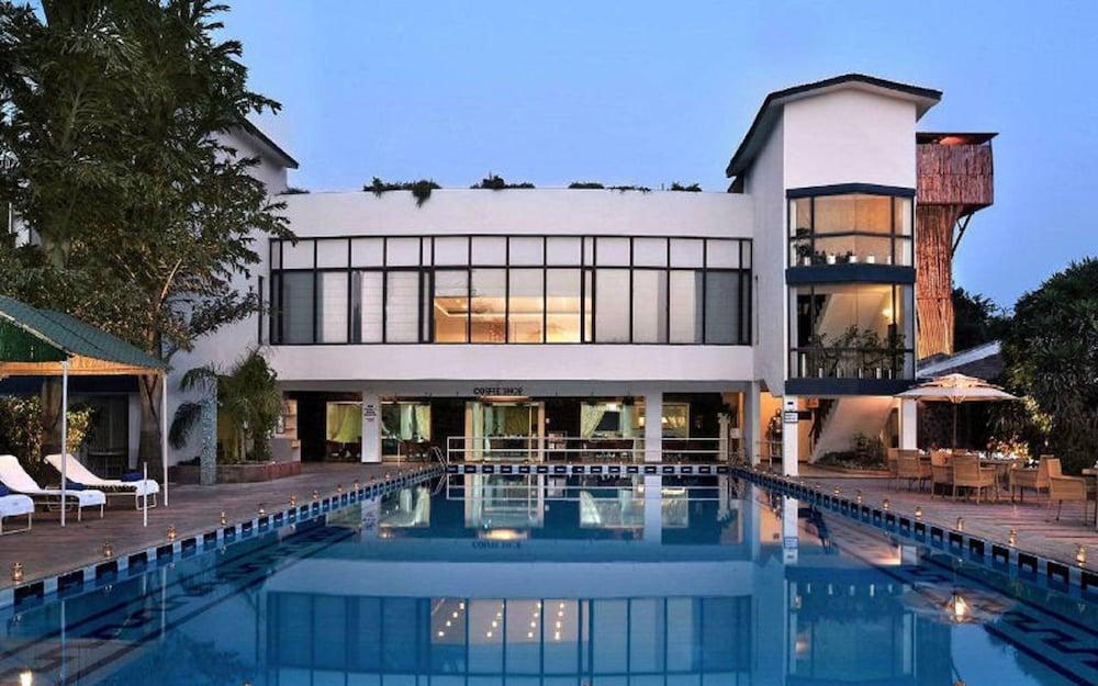 Best Western Resort Country Club Γκουργκάον Εξωτερικό φωτογραφία