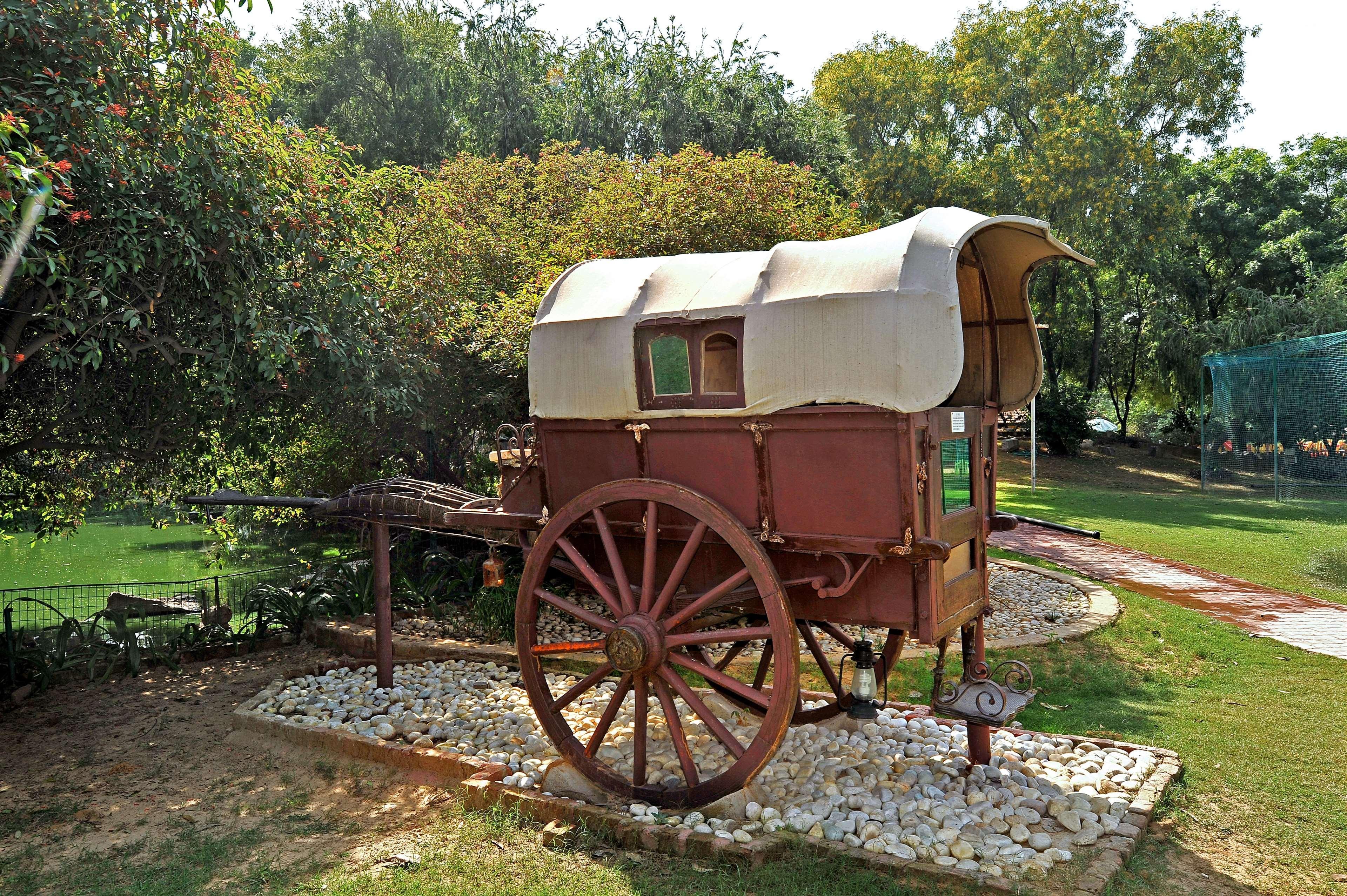 Best Western Resort Country Club Γκουργκάον Εξωτερικό φωτογραφία