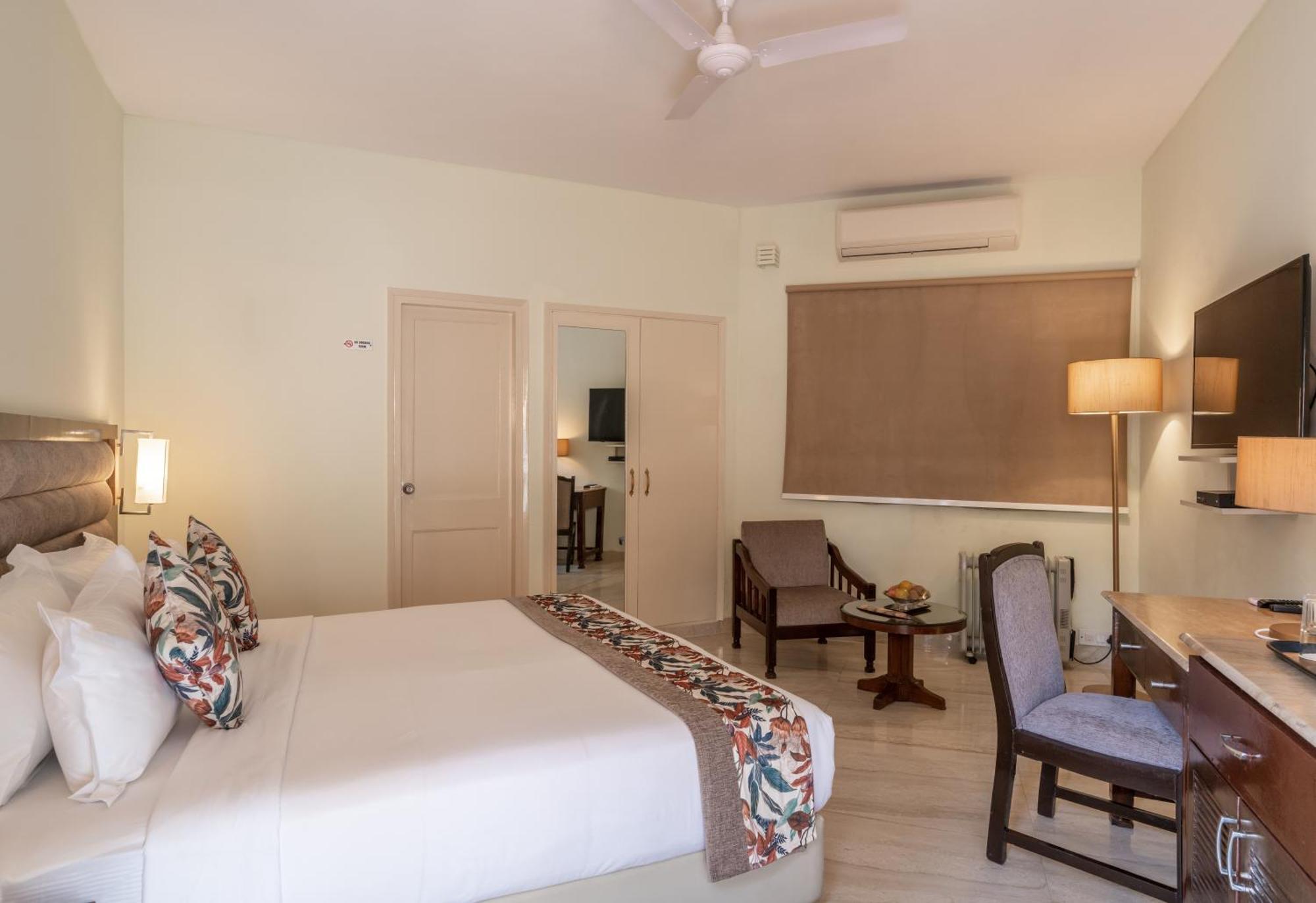 Best Western Resort Country Club Γκουργκάον Εξωτερικό φωτογραφία