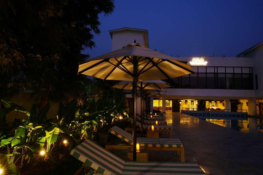 Best Western Resort Country Club Γκουργκάον Εξωτερικό φωτογραφία