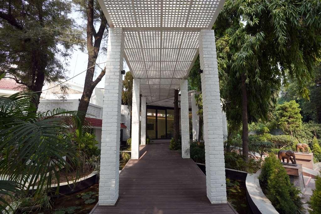 Best Western Resort Country Club Γκουργκάον Εξωτερικό φωτογραφία