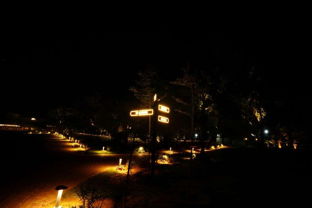 Best Western Resort Country Club Γκουργκάον Εξωτερικό φωτογραφία